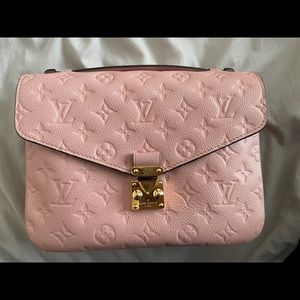 [SOLD] Louis Vuitton Pochette Métis in Rose Poudre